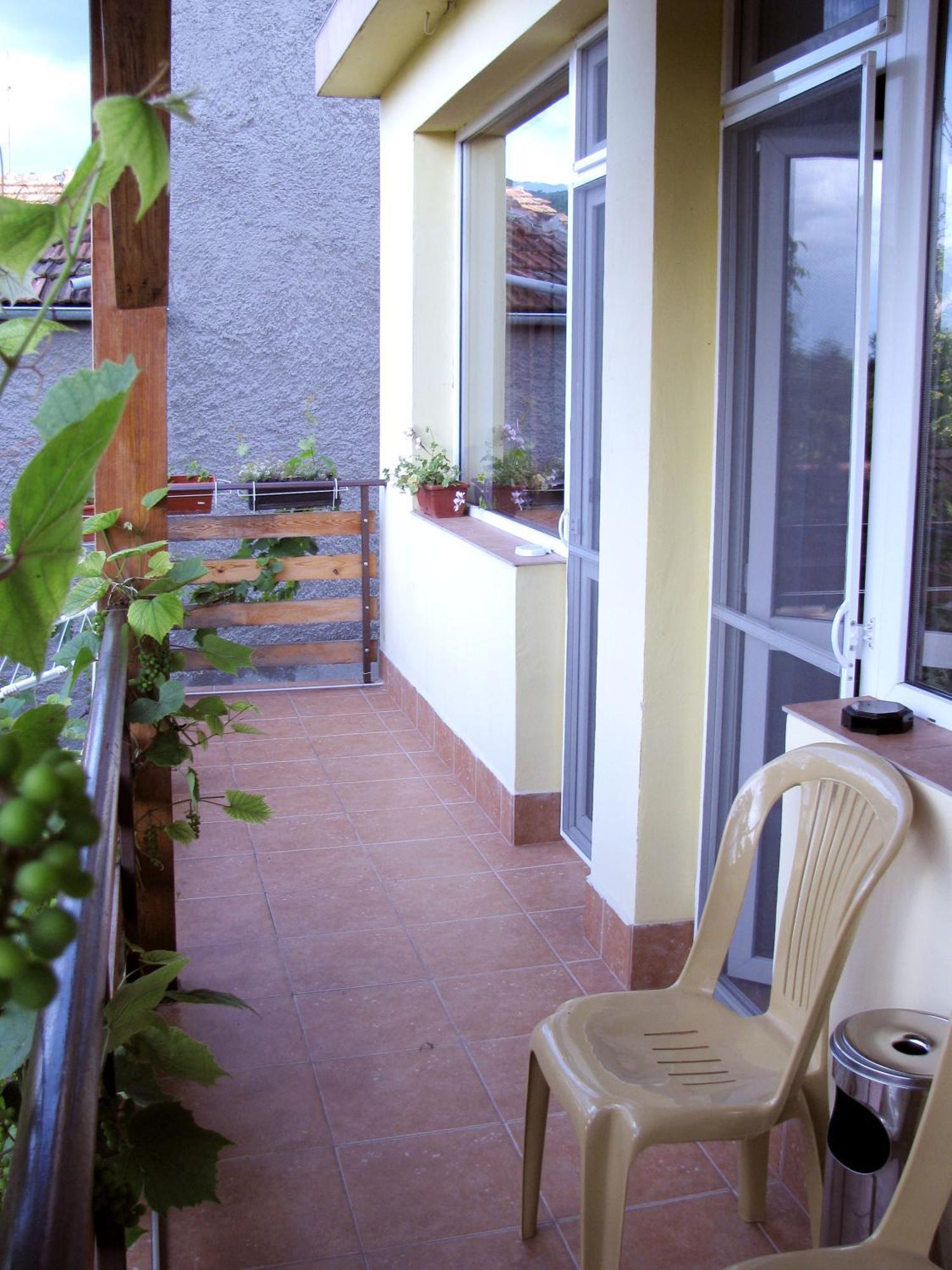Guest House Familia Samovodene Exterior photo